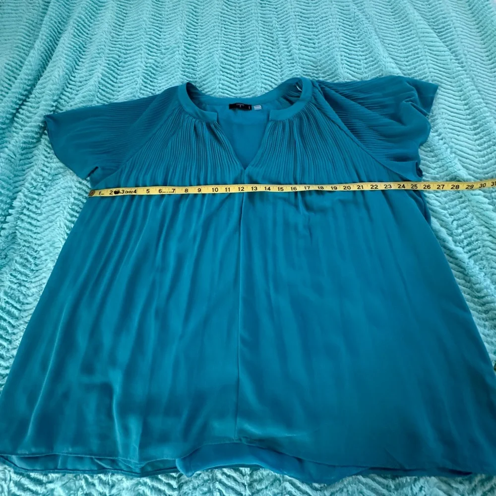 Tahari Turquoise Flutter Sleeve Blouse with Pleated Details 2x - Picture 8 of 11
